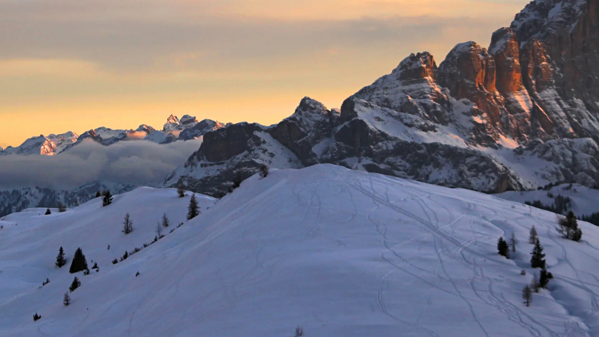 Sunrise at 2413 meters: when the new day awakens between the peaks